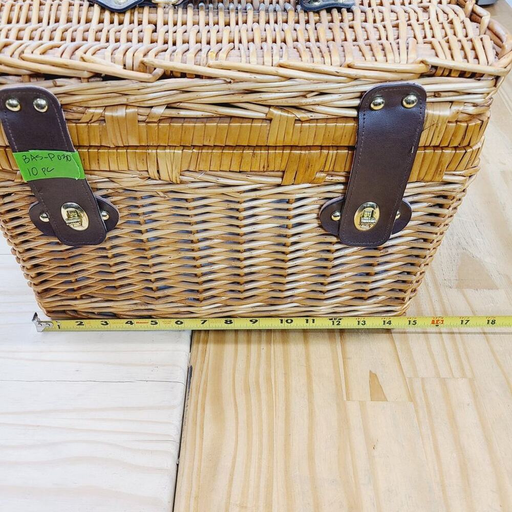 Vintage Wicker Picnic Cooler/Basket Set for 2 PRE-OWNED, EUC